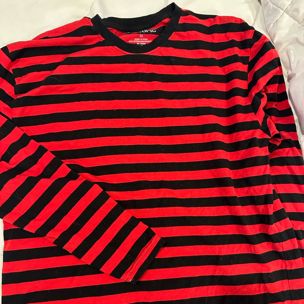 HOT TOPIC 
SIZE L